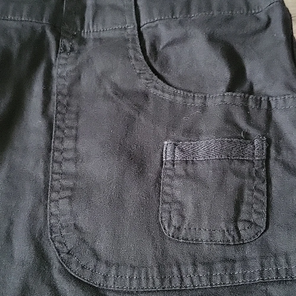 Briggs black lightweight shorts with double button waist and 7.5